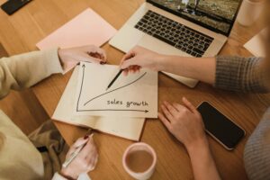 Cómo aumentar ventas sin bajar precios (estrategias simples que no destruyen tu margen)